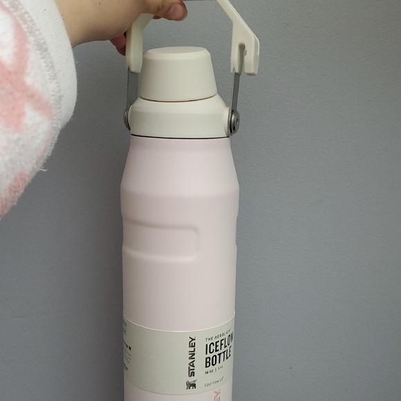 Stanley Iceflow Bottle - Soft Pink Very Big Size  Aunthectic - Picture 2 of 2